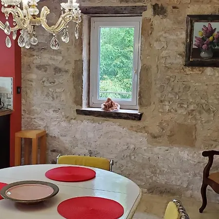 Moulin De Saint Gely بيت للعطل