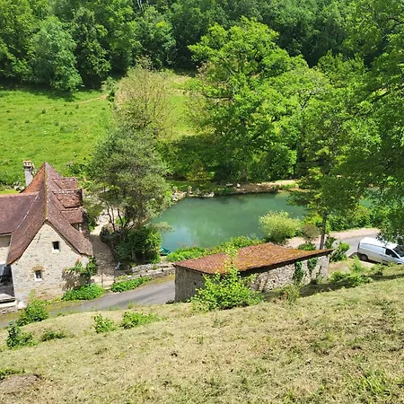 Moulin De Saint Gely بيت للعطل *